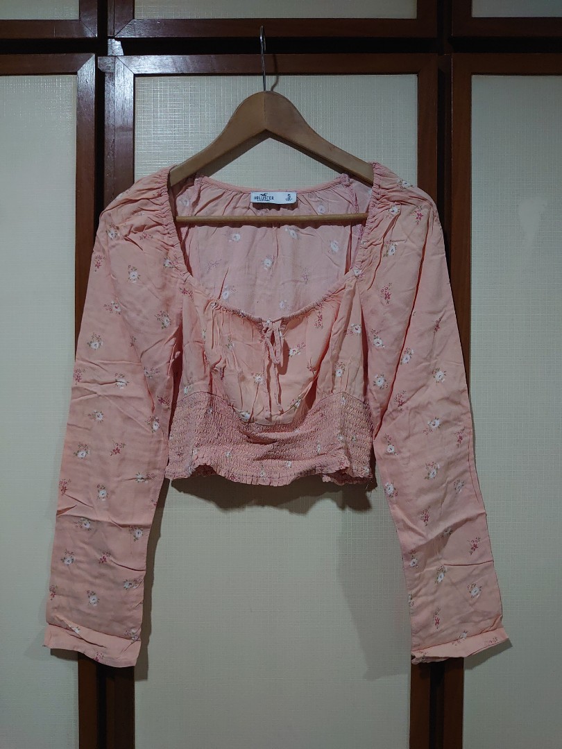 Hollister crop top with puff sleeves in pink
