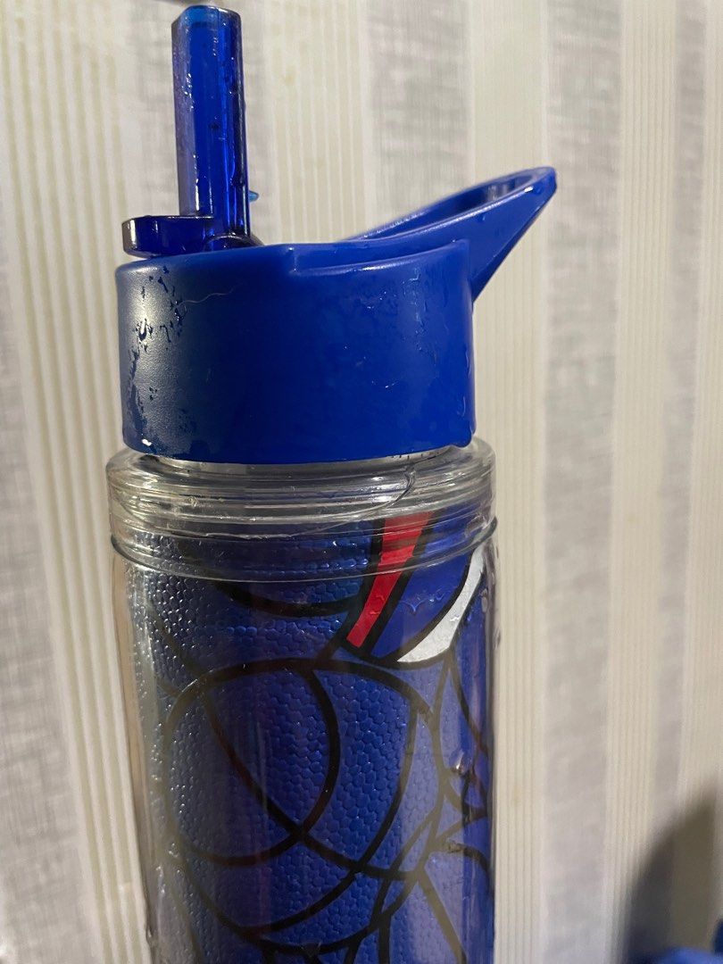 Smiggle basketball wate bottle straw type (Category: Breastfeeding & Bottle Feeding) located in Cainta. Submitted by p3spreloved (Listing ID 1248887170, Image 3). Description: About 750ml Issue cracks on bottle neck Still usable Payment via Gcash.
