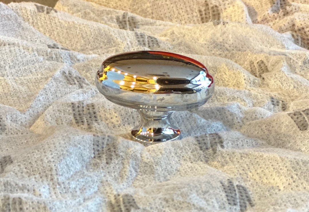 Solid Cabinet Knobs (Category: Other Home Furniture) located in Singapore. Submitted by juznorm (Listing ID 1248911732, Image 1). Description: Solid cabinet knobs from Italy Available in following quantity: Chrome Polished: 50 pcs Price: $25/pc Self-pick up to be arranged Gold Polished: 28 pcs Price: $15/pc.