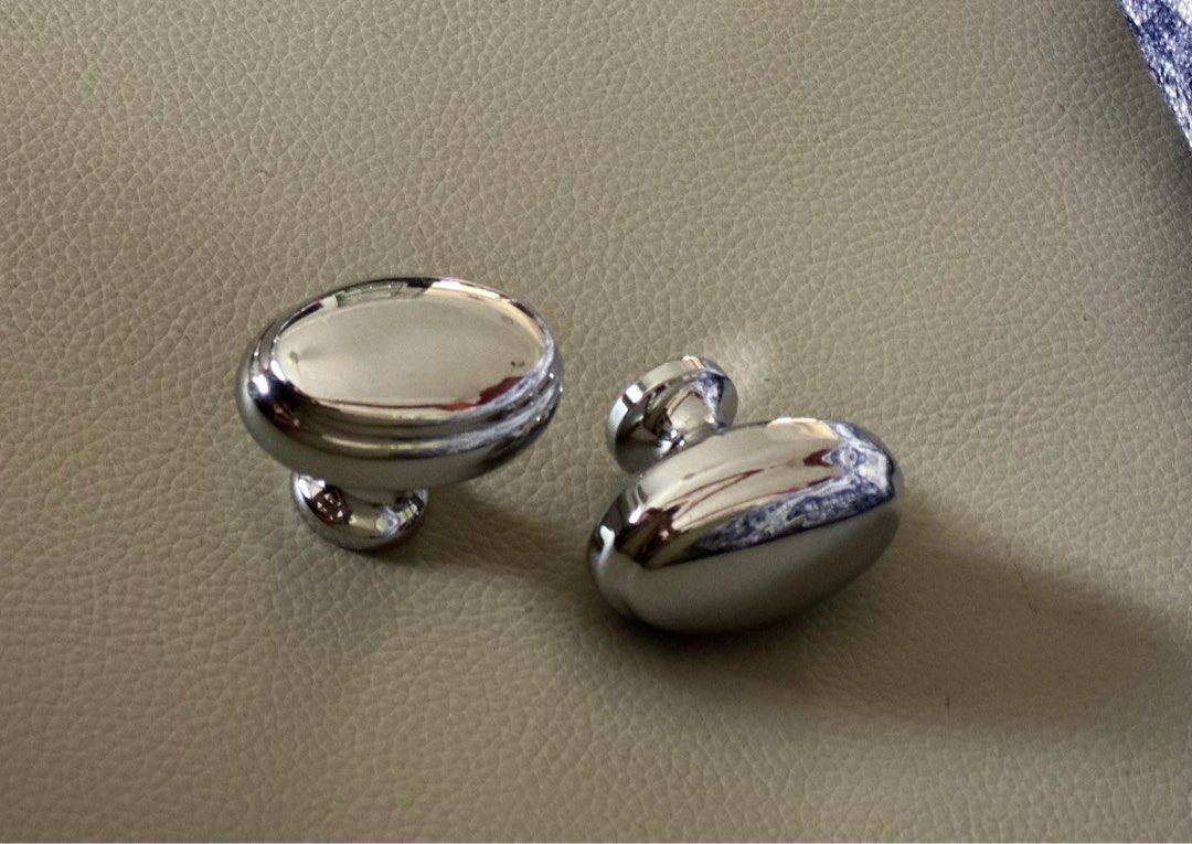 Solid Cabinet Knobs (Category: Other Home Furniture) located in Singapore. Submitted by juznorm (Listing ID 1248911732, Image 2). Description: Solid cabinet knobs from Italy Available in following quantity: Chrome Polished: 50 pcs Price: $25/pc Self-pick up to be arranged Gold Polished: 28 pcs Price: $15/pc.