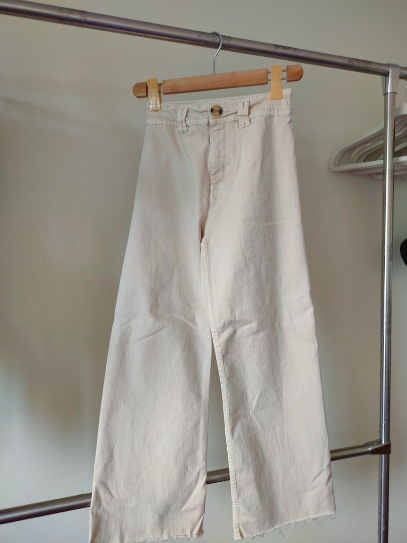Stradivarius Super High waist cream beige off white culottes culotte pants  jeans soft denim size 24, Women's Fashion, Bottoms, Other Bottoms on  Carousell