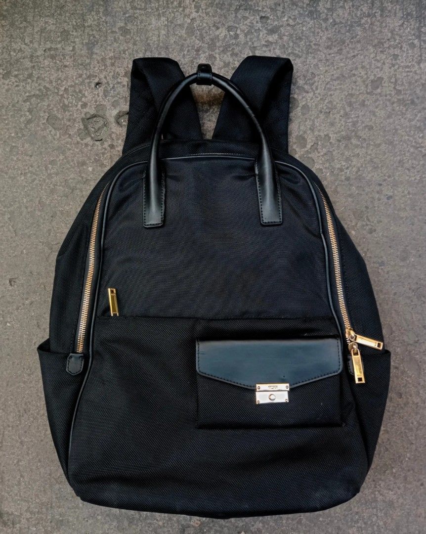 TUMI LARKlN PORTOLA Luxury Bags Wallets on Carousell