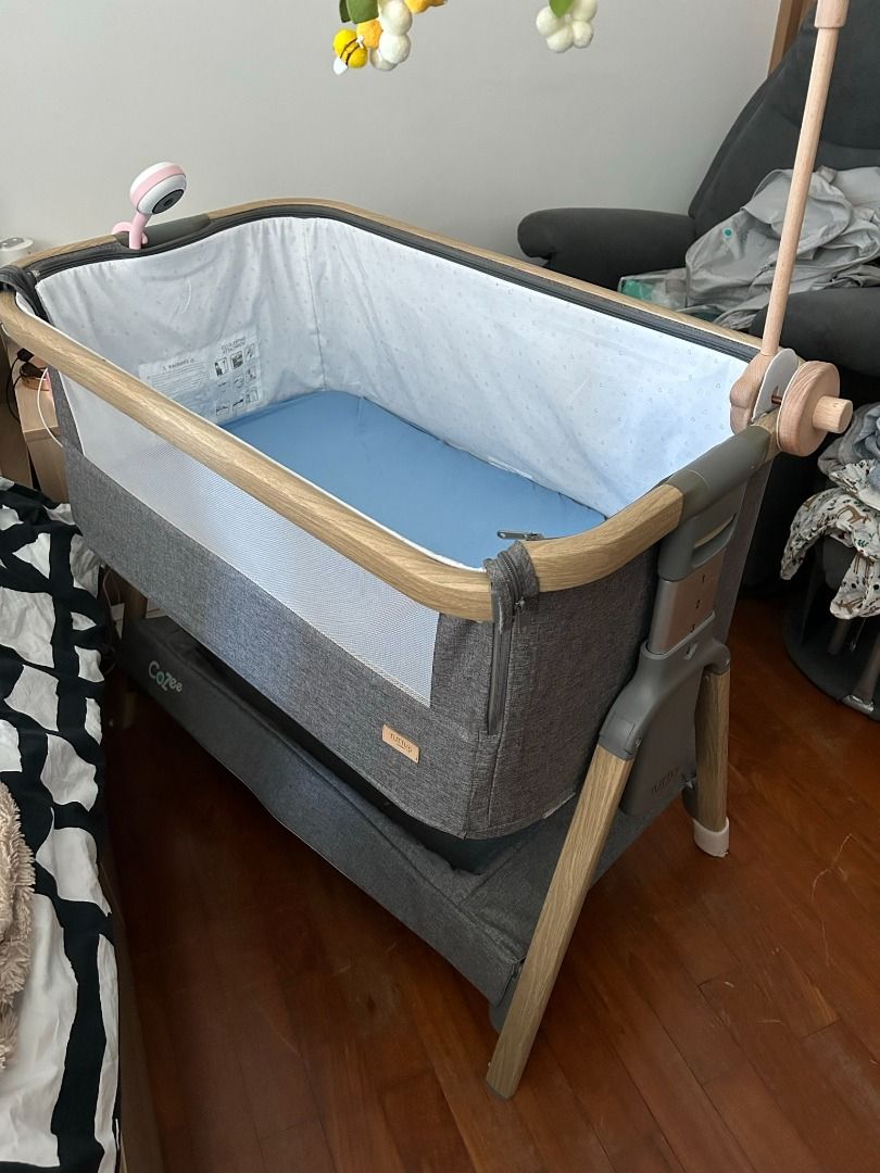 Tutti Bambini CoZee Bedside Crib Oak and Charcoal Colour Babies