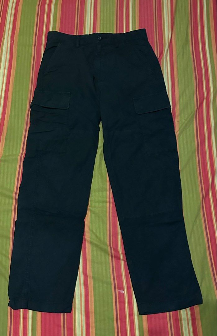 Uniqlo Utility work pants cargo pants on Carousell