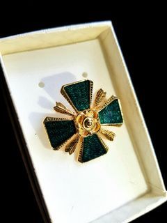 Vintage Gold Maltese Cross Green Enamel Brooch Pin