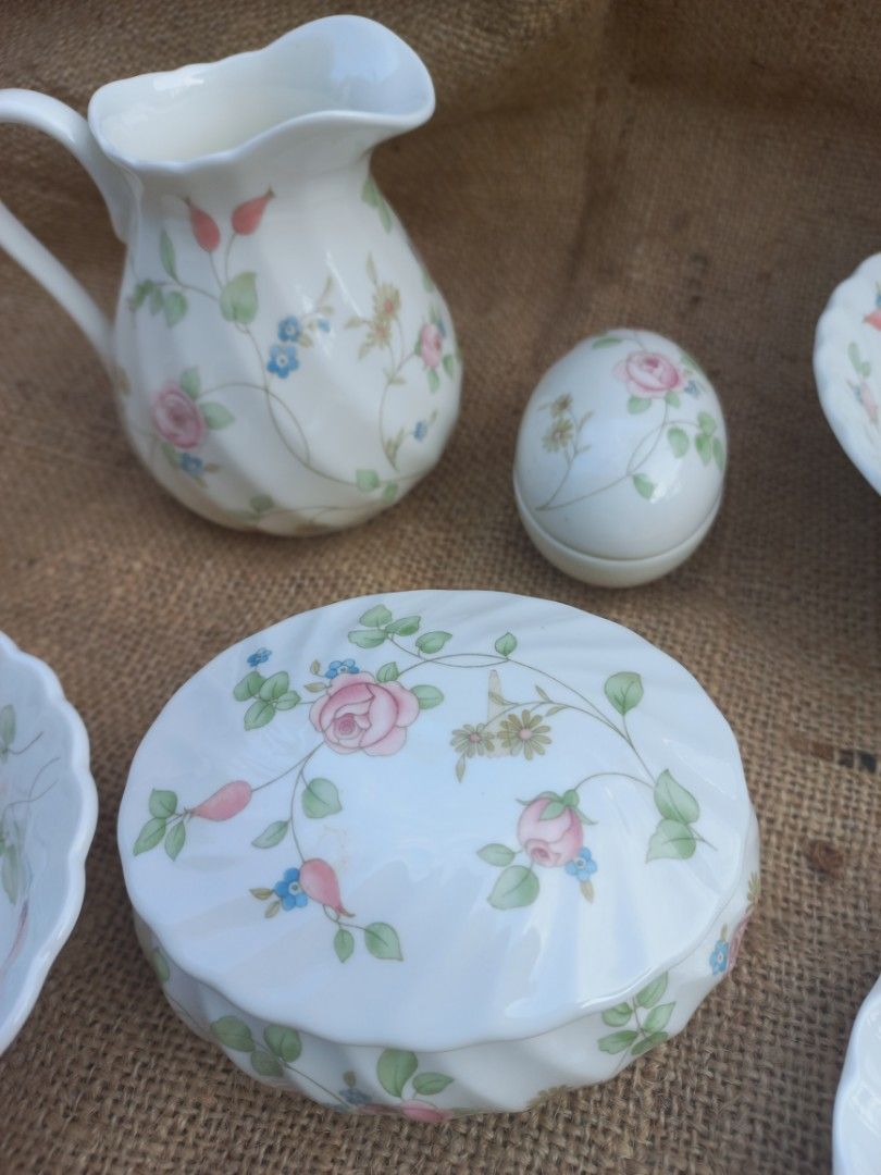 Wedgewood Rosehip 1992 (Category: Dinnerware & Cutlery) located in Paranaque City. Submitted by goldenmomma (Listing ID 1248962445, Image 3). Description: Vintage Wedgewood Rosehip Collectible (1991) Bone China 7 pieces / Pristine Condition Made in England.