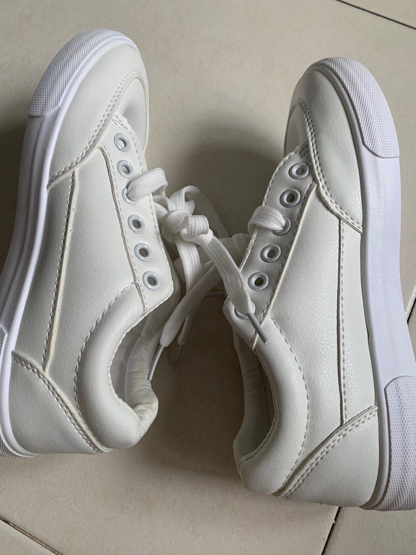 White sneakers online women leather