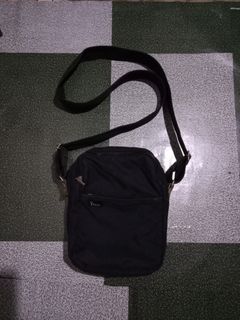 Ysaccs sling bag