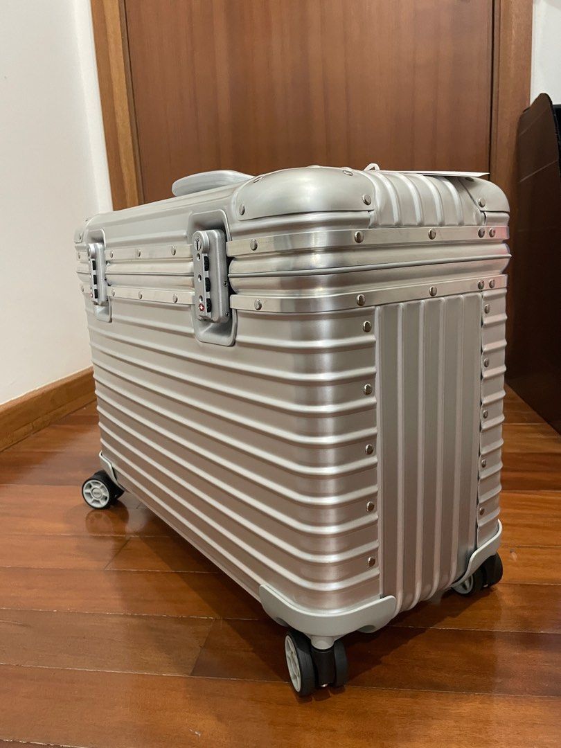 Rimowa pilot 37l carry on outlet