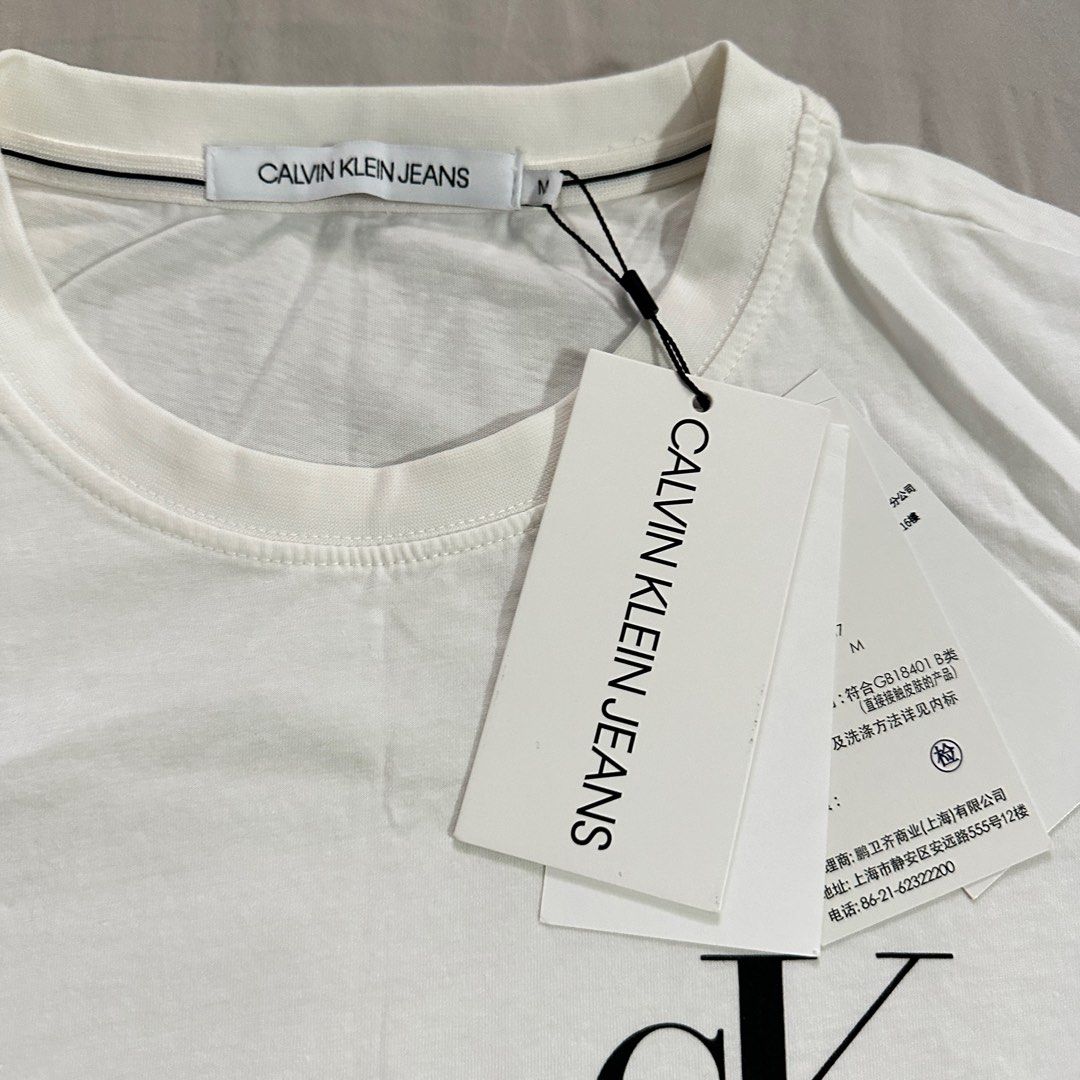 Calvin klein top t shirt label