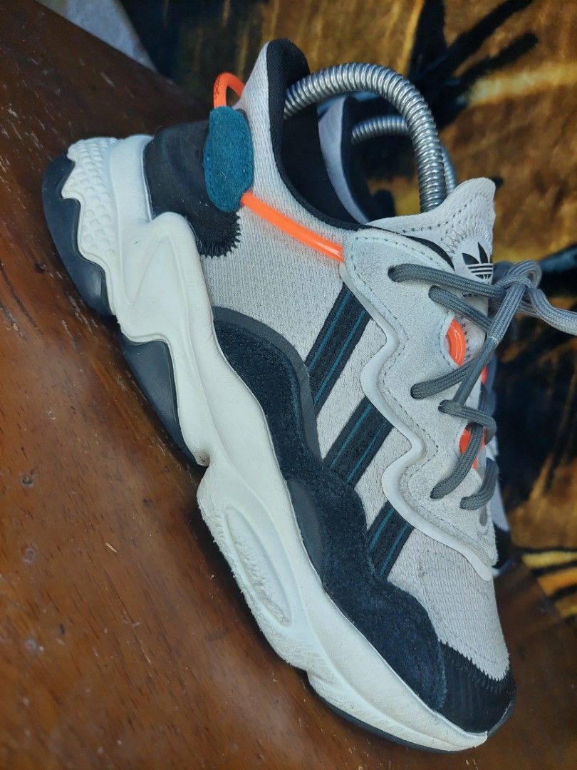 ADIDAS OZWEEGO SNEAKER SIZE 5 MEN. 6.5 WOMEN Women s Fashion