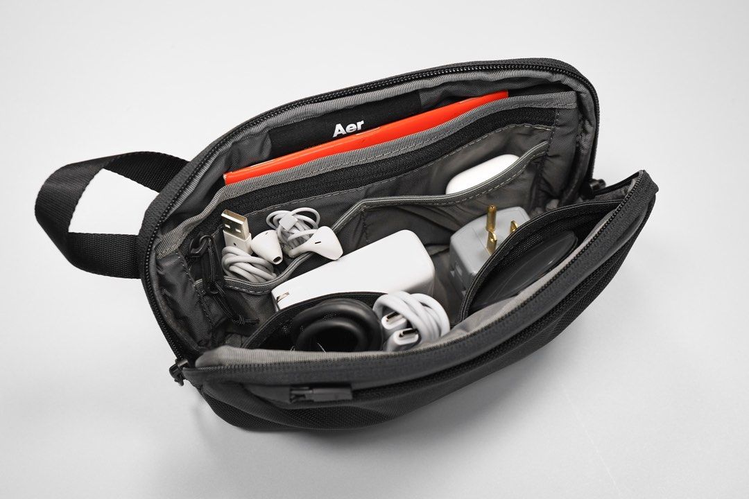 Aer deals tech pouch