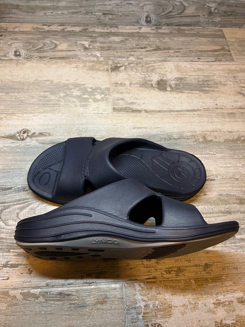 Aetrex slides top