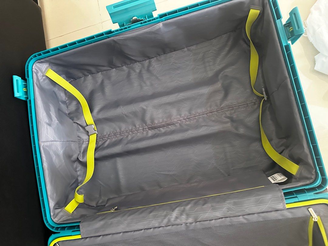 American Tourister 30 inch Luggage, Hobbies & Toys, Travel, Luggage on