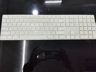 APPLE ORIGINAL Magic 2 rechargeable keyboard with numeric key