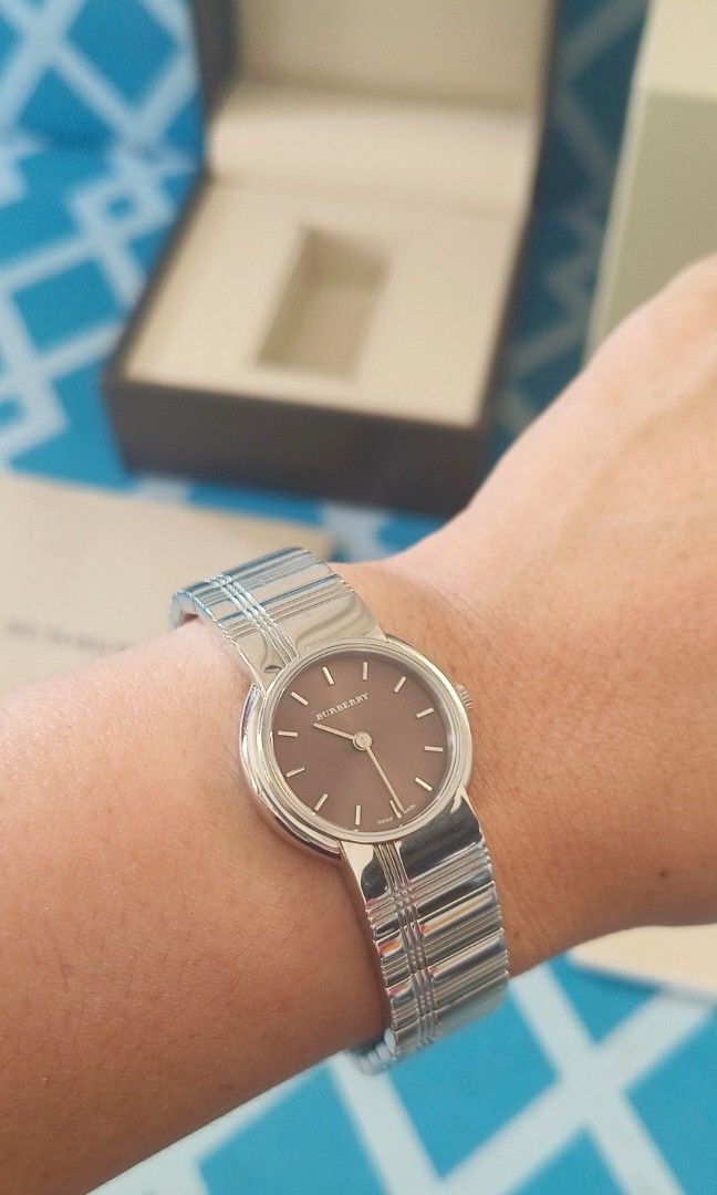 Authentic Burberry Watch with Extra Link Rank SA A with Box and Authentic Card Papers