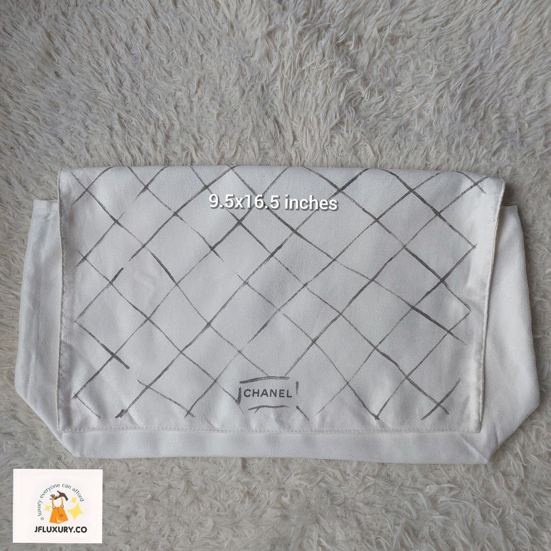 💯% Authentic Chanel Black Lambskin Quilted Card Holder with GHW, Luxury,  Bags & Wallets on Carousell