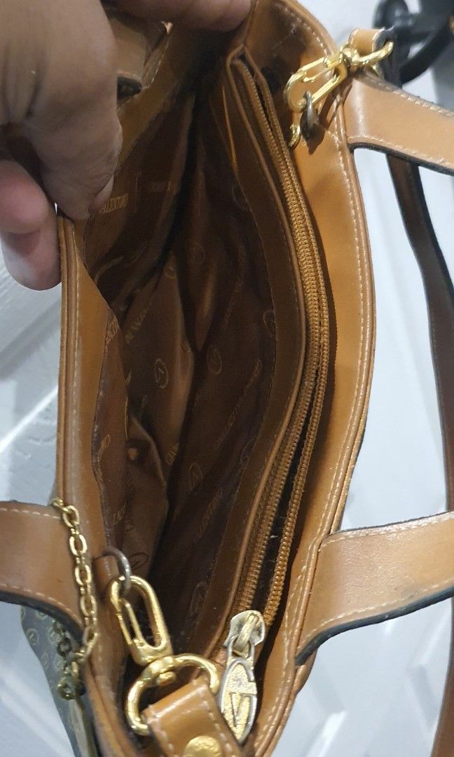 Authentic gianni valentino 2 way bag (Category: Luxury Bags & Wallets) located in Cavite. Submitted by ohmie23 (Listing ID 1249195148, Image 2). Description: Authentic gianni valentino 2 way bag.