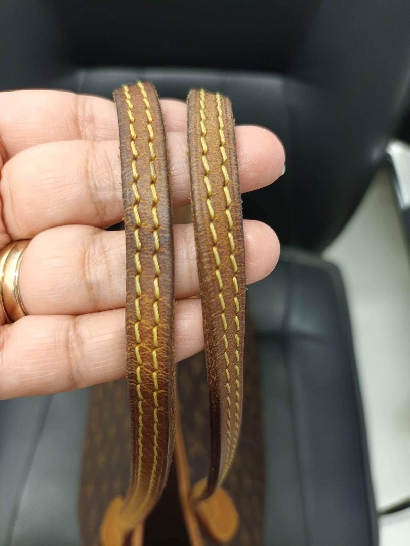 Authentic LV Neverfull (Category: Luxury Bags & Wallets) located in Quezon City. Submitted by hellopatchi (Listing ID 1249150655, Image 2). Description: Please look at the photos.