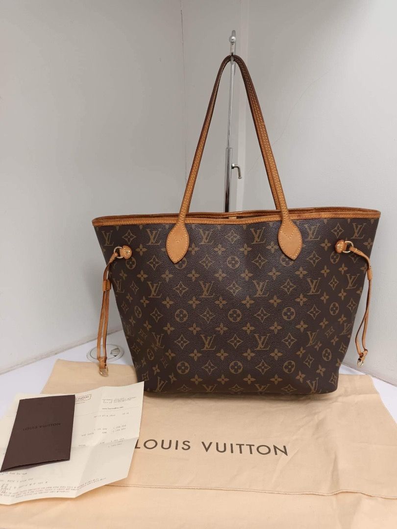 Authentic LV Neverfull (Category: Luxury Bags & Wallets) located in Quezon City. Submitted by hellopatchi (Listing ID 1249150655, Image 1). Description: Please look at the photos.