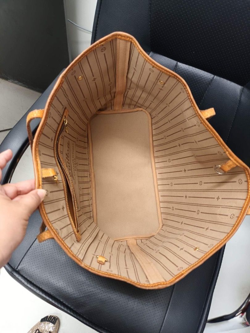 Authentic LV Neverfull (Category: Luxury Bags & Wallets) located in Quezon City. Submitted by hellopatchi (Listing ID 1249150655, Image 3). Description: Please look at the photos.