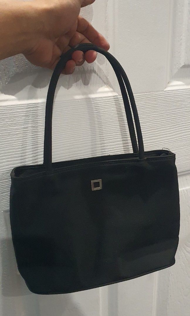 Authentic piere cardin shoulder bag (Category: Luxury Bags & Wallets) located in Cavite. Submitted by ohmie23 (Listing ID 1249194339, Image 1). Description: Authentic piere cardin shoulder bag.