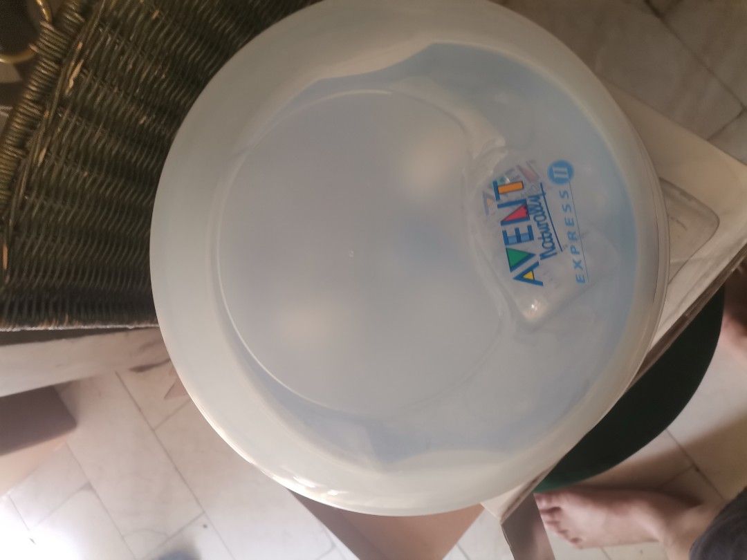 Avent bottle steriizer and 2 bottles free (Category: Breastfeeding & Bottle Feeding) located in Quezon City. Submitted by simplelang22 (Listing ID 1249078068, Image 2). Description: Microwavable bottle steriizer 2 9 0z free.