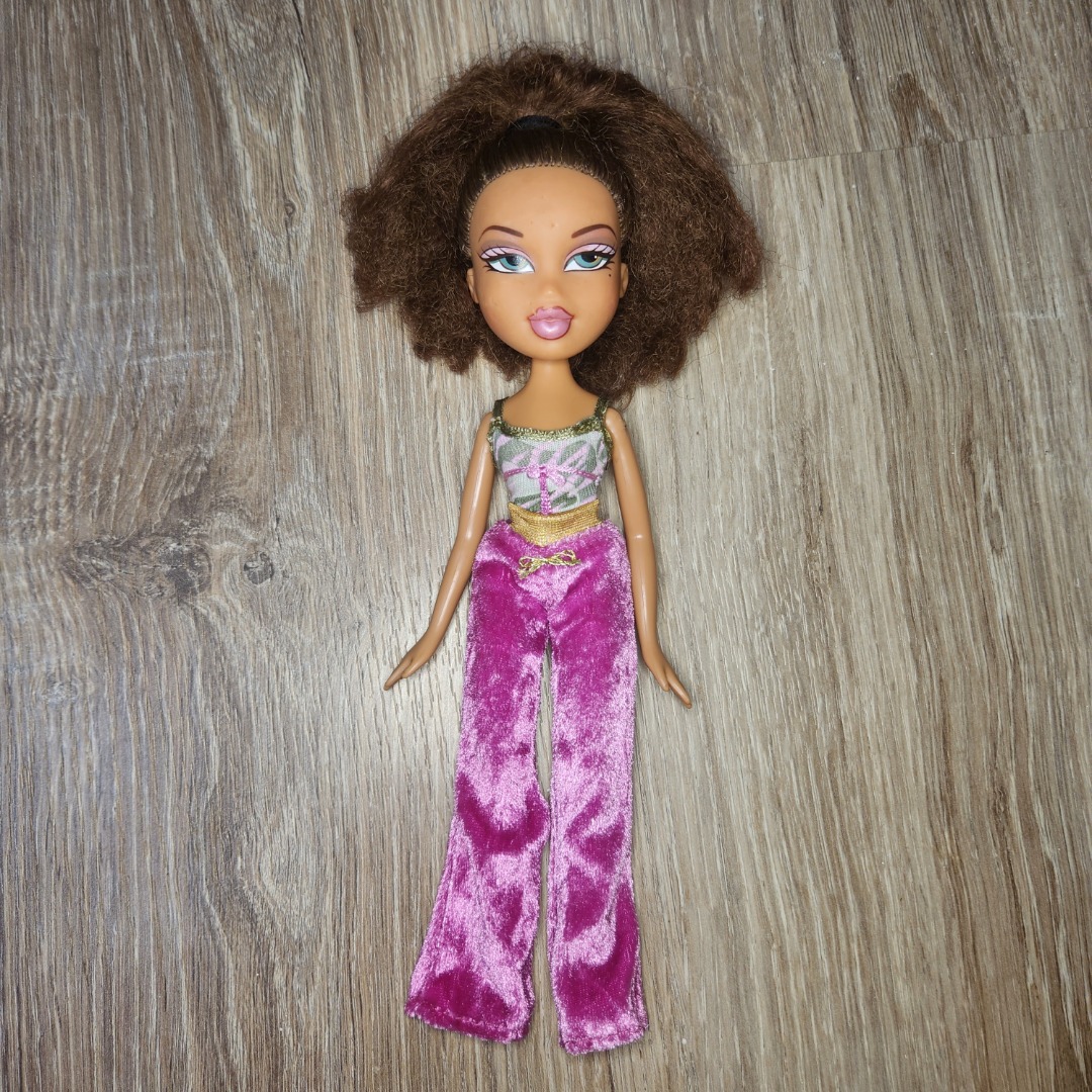Bratz doll yasmin top with curly hair