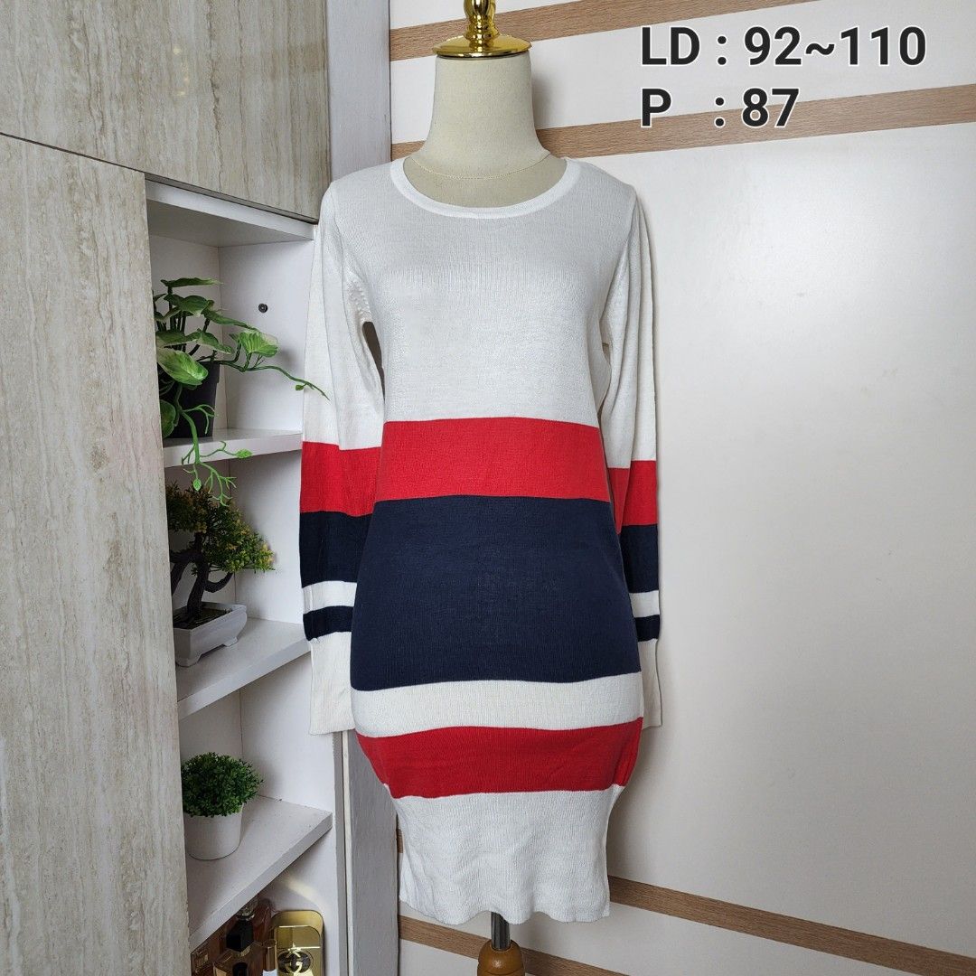 2670 _ Broken white red navy knit Sweater Dress, Barang Mewah, Pakaian di  Carousell