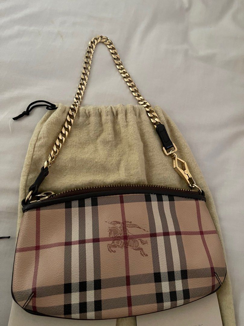 Burberry clearance pouch sale