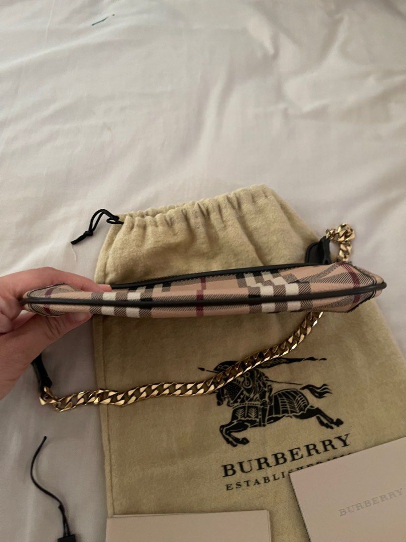 Burberry 2025 pouch sale