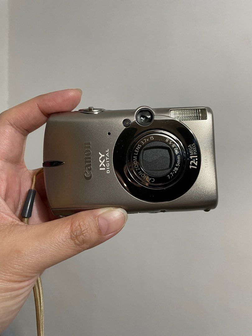 canon ixy digital 2000 is