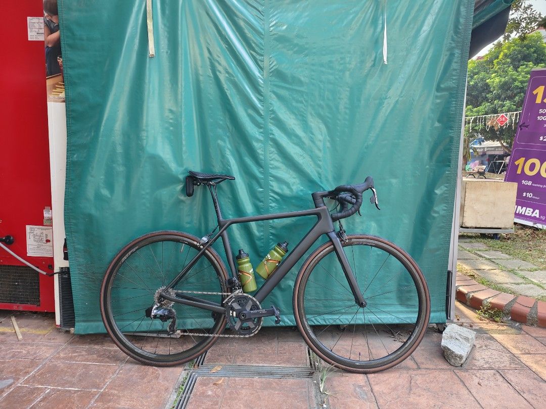 Canyon Ultimate CF EVO 10.0 LTD Sports Equipment Bicycles