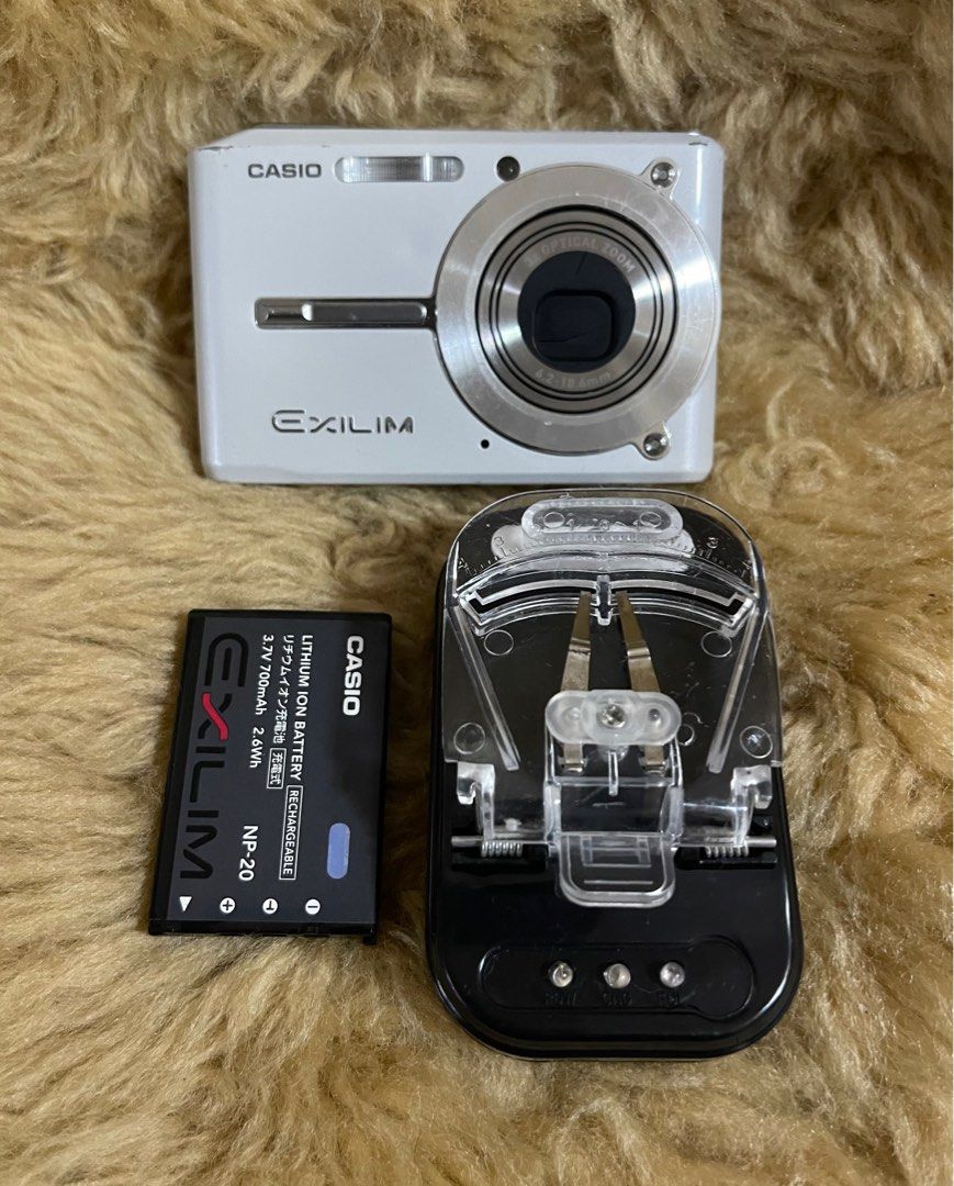 Casio Exilim EXS500 Digital Camera, Photography, Cameras on Carousell