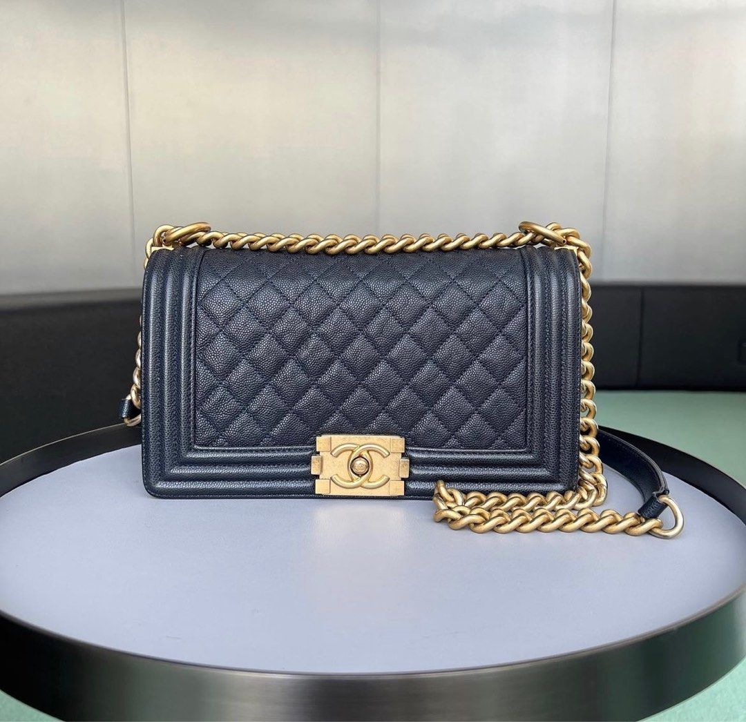Chanel le boy online caviar medium