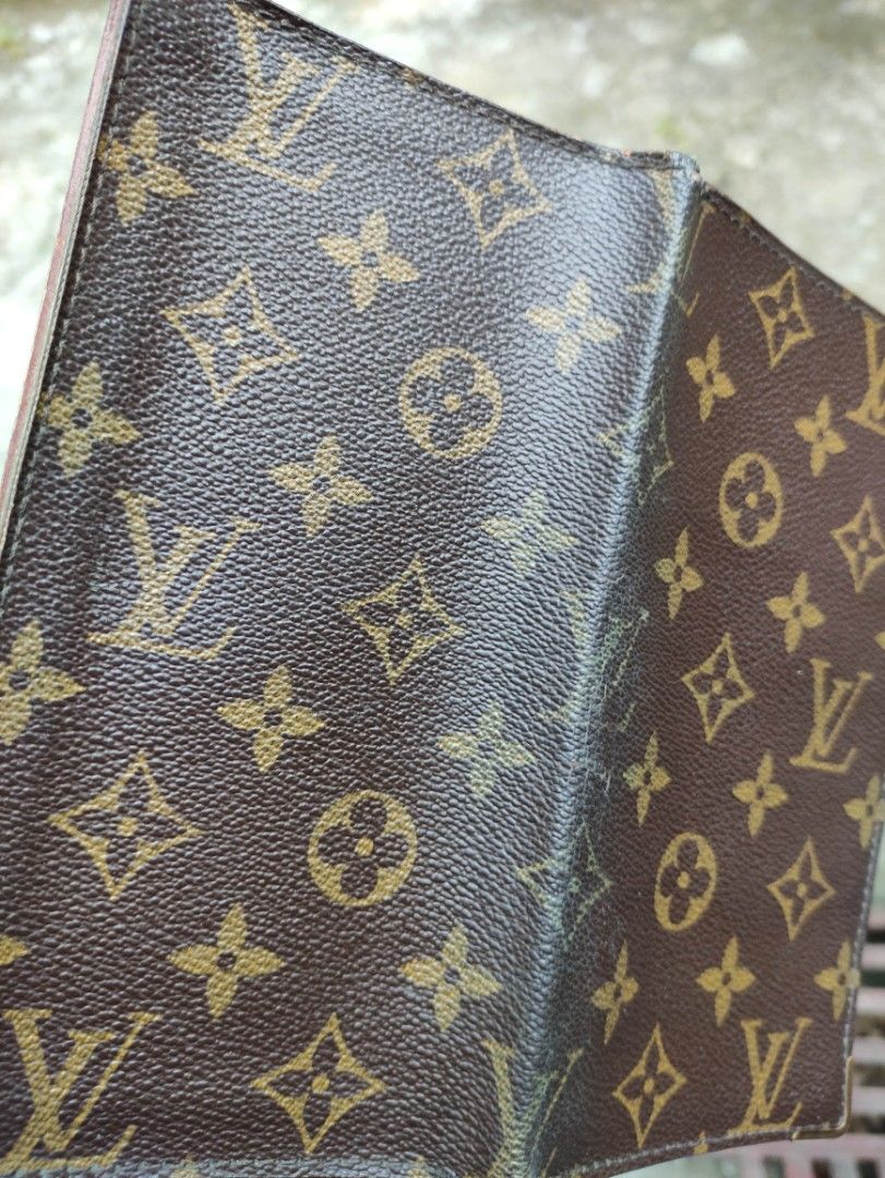 CLEARANCE SALE Auth Louis Vuitton Card holder 3, Luxury, Bags & Wallets on  Carousell