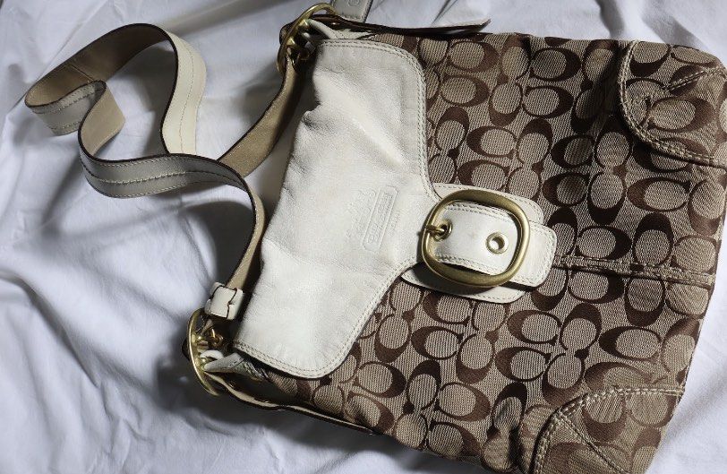 Coach Bleecker Body Bag (Category: Luxury Bags & Wallets) located in Guimba. Submitted by roquefellas (Listing ID 1249194981, Image 1). Description: 100% guaranteed authentic Rank AB condition Clean interior Signs of use on body Free dustbag.