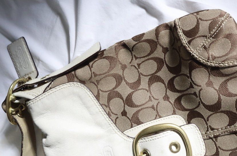 Coach Bleecker Body Bag (Category: Luxury Bags & Wallets) located in Guimba. Submitted by roquefellas (Listing ID 1249194981, Image 3). Description: 100% guaranteed authentic Rank AB condition Clean interior Signs of use on body Free dustbag.