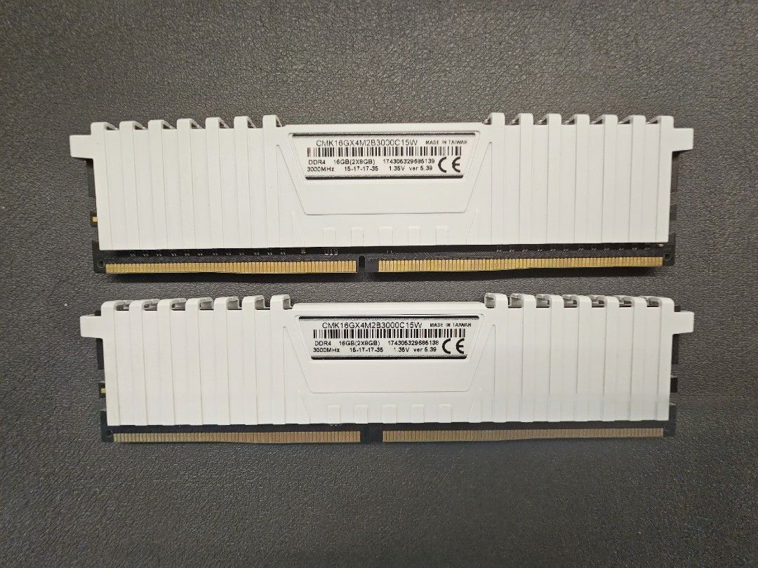Cmk16gx4m2b3000c15w shop