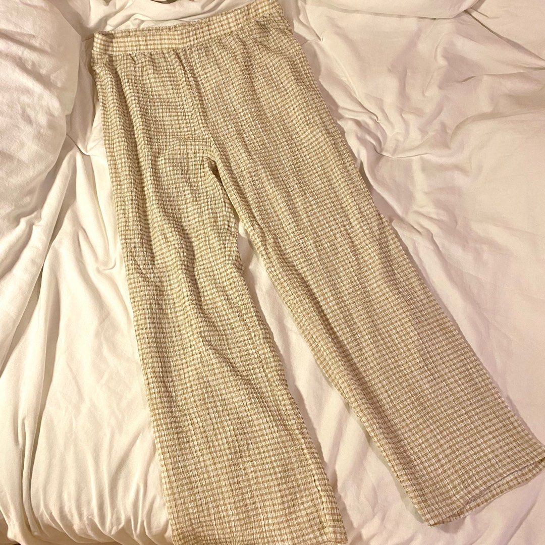 COTTON ON Cottagecore Gingham Pants (Category: Other Bottoms) located in Manila. Submitted by sanerr (Listing ID 1249209939, Image 2). Description: Selling my textured gingham pants from Cotton On. Used once or twice only to fit. Still has the tag with original price on 🫧 Bought for Php 1,599 in store Please read before buying! - Size on tag is Medium - Material is a bit see-through - Can only ship in Metro Manila (or places that the courier can
