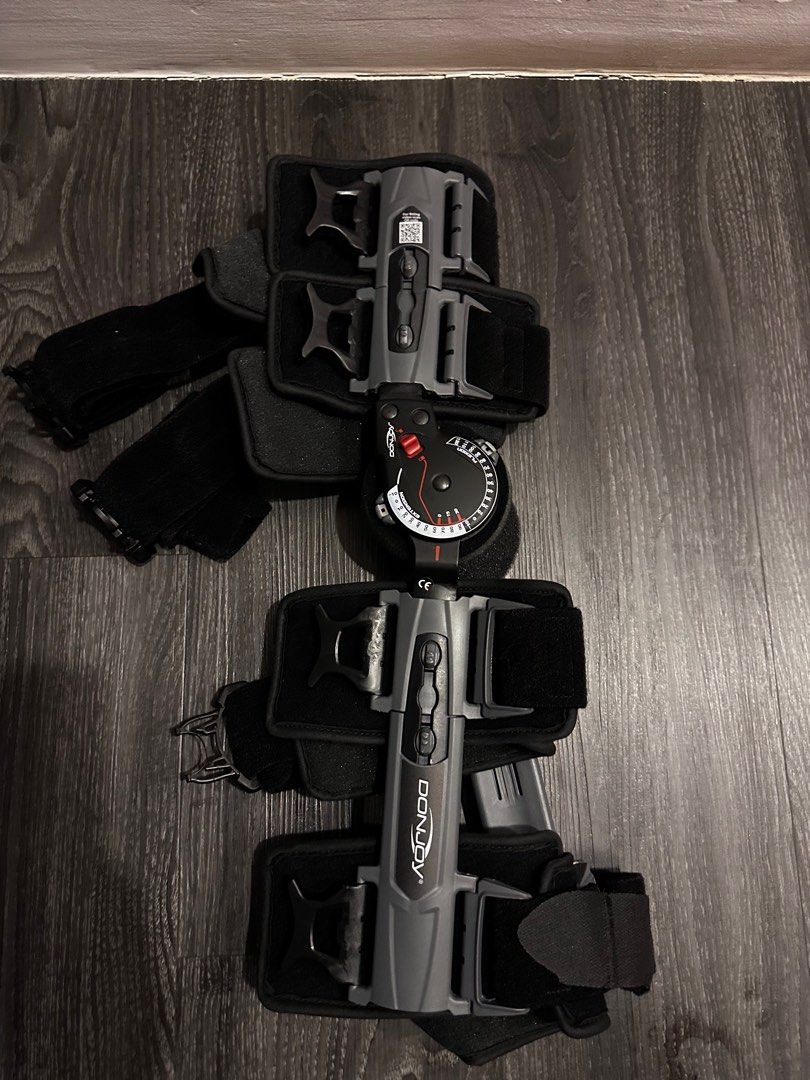Donjoy Knee Brace, Health & Nutrition, Braces, Support & Protection on