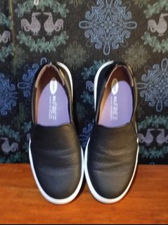 (Category: ) located in . Submitted by declutter.shop.repeat (Listing ID 1249088993, Image 1). Description: .