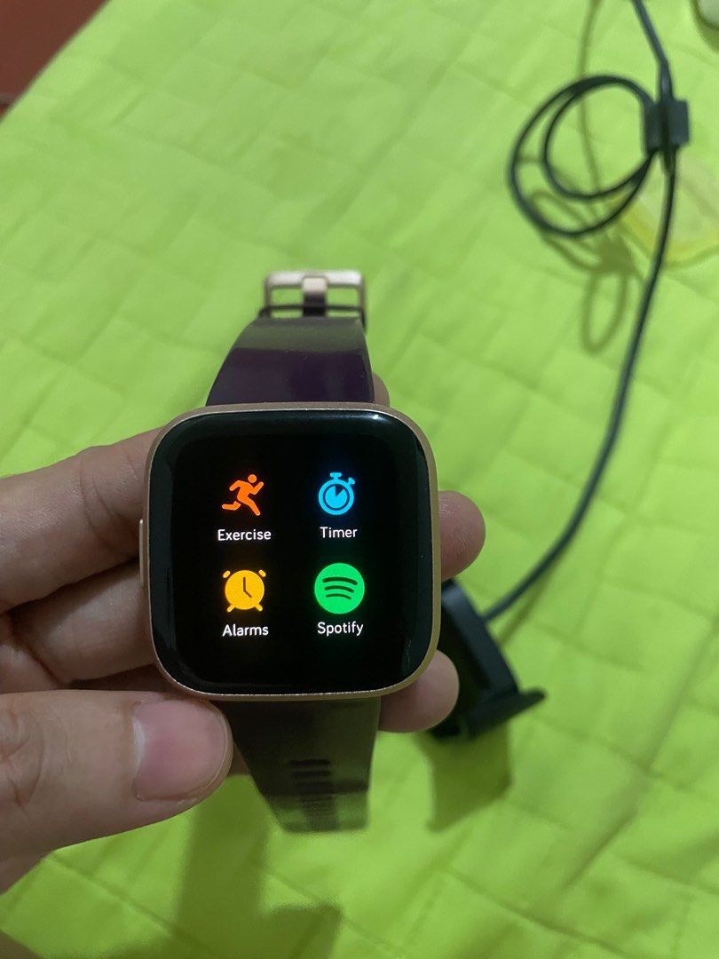 Fitbit versa health & fitness hotsell smartwatch