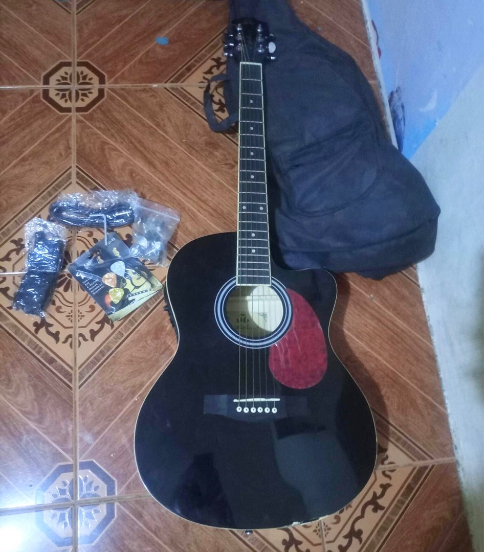 Gitara store for sale