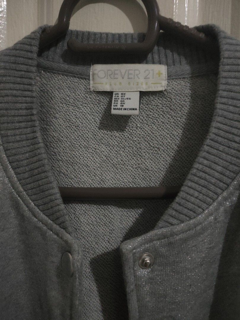 FOREVER21 plus size grey bomber jacket (Category: Coats, Jackets and Outerwear) located in Pasay City. Submitted by declutteringacc (Listing ID 1249179343, Image 2). Description: Title: FOREVER21 plus size grey bomber jacket Price: 299 (Price is negotiable) RFS: Need funds Flaws: N/A Payment Methods: Gcash or RCBC Delivery Options (shouldered by buyer): Lalamove, J&T or Angkas (Within luzon only) 📌I WILL ONLY ENTERTAIN OFFERS FROM ACCOUNTS WITH 
