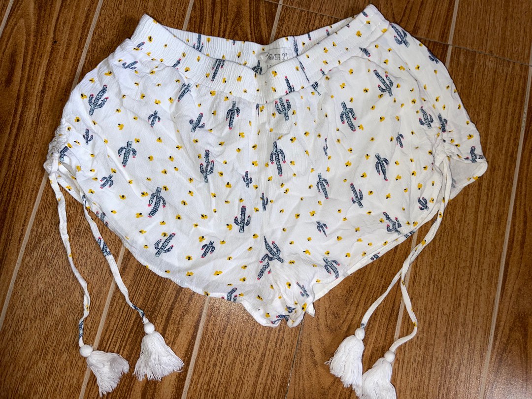 Pom pom shorts top forever 21