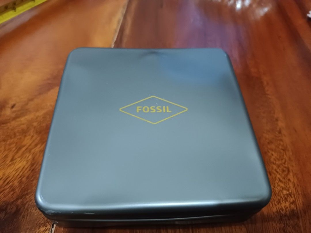 Fossil Tin box (Category: Storage Boxes & Baskets) located in Polangui. Submitted by cornerbags_shoes (Listing ID 1249119256, Image 1). Description: good for storing your small stuff.
