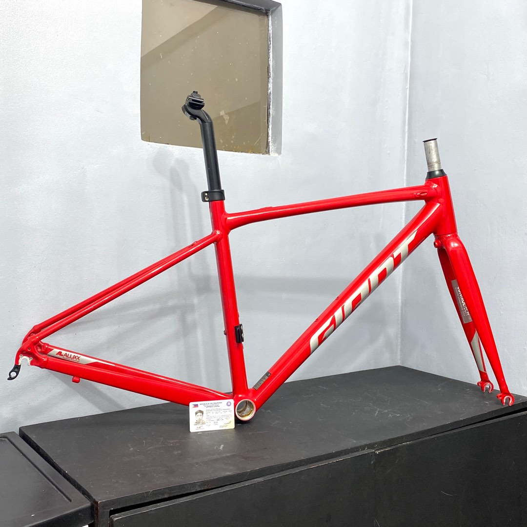 Giant contend on sale frameset