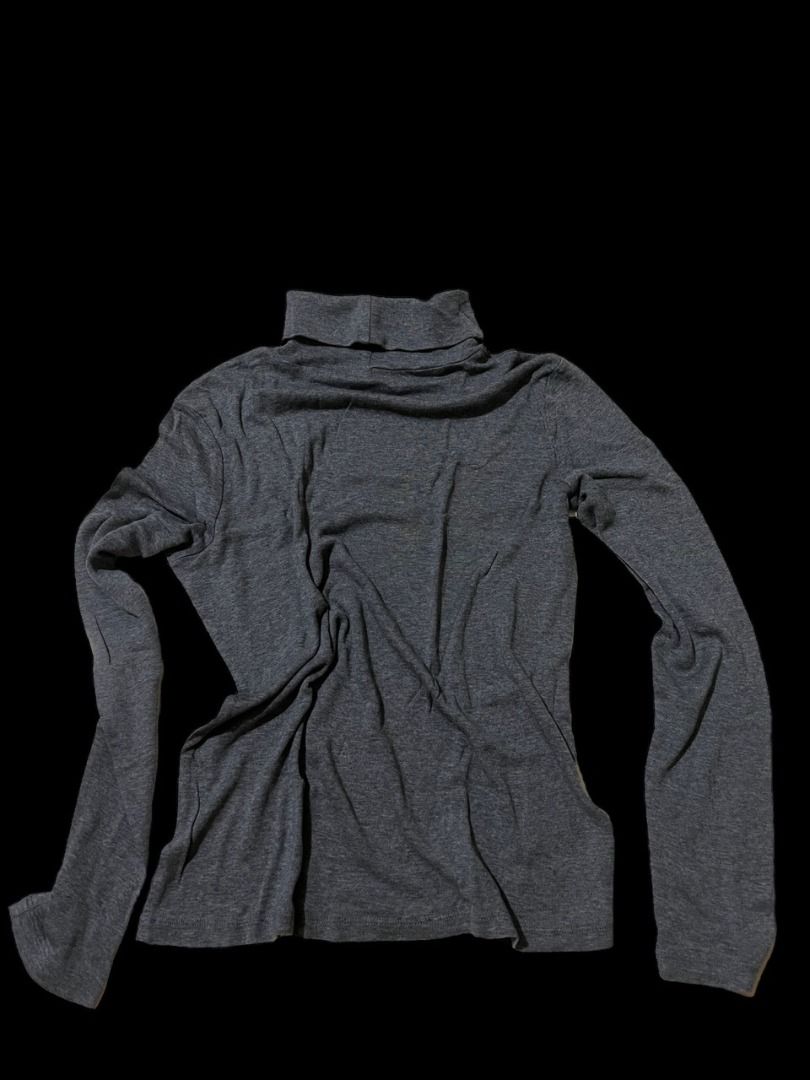 GRAY LONGSLEEVE TURTLE NECK (Category: Longsleeves) located in Makati City. Submitted by declutter_butter (Listing ID 1249130743, Image 1). Description: .