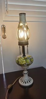 Heirloom Vintage Lamp - Perfect for Living Room Ambience!